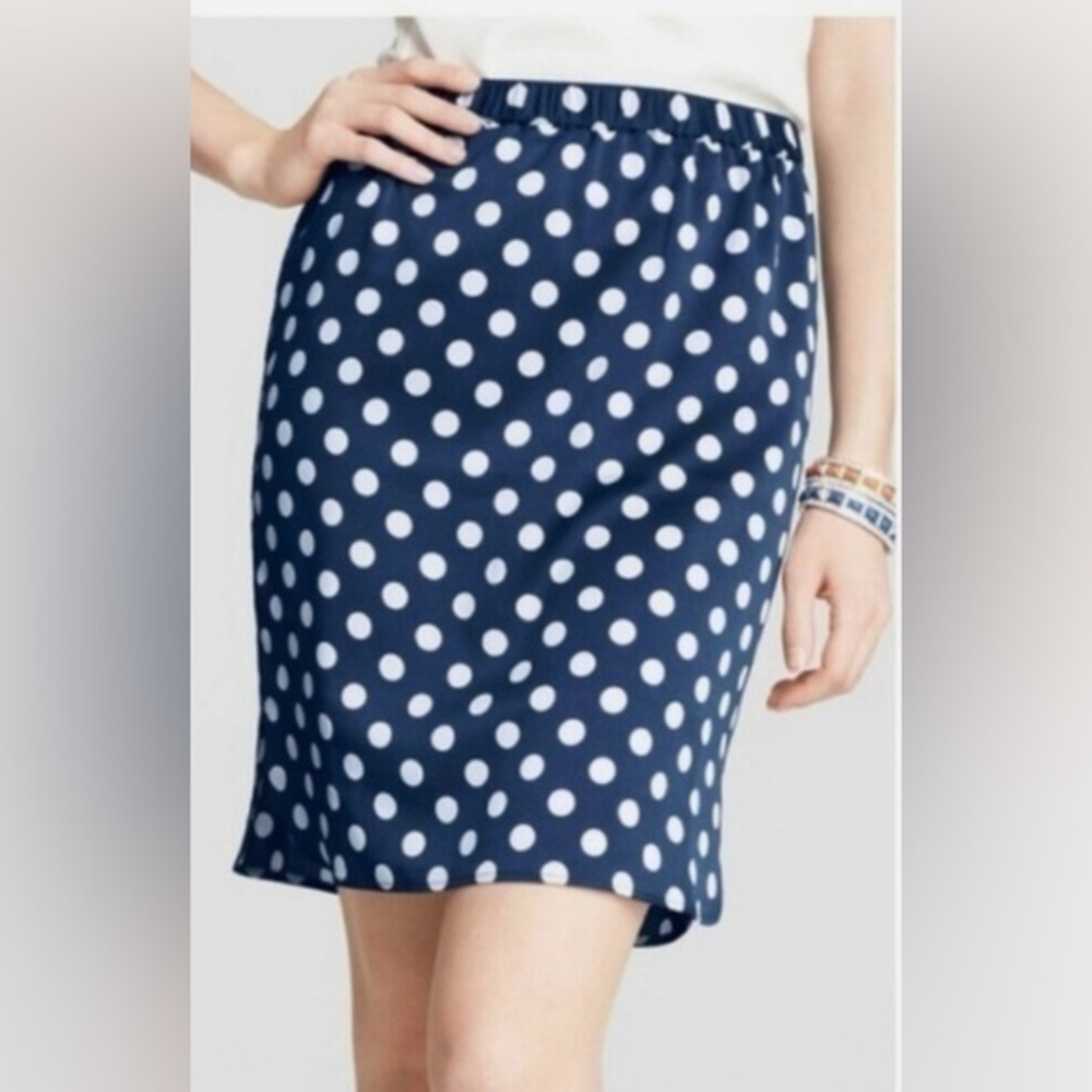 ANN TAYLOR - blue and white polka dot mini skirt